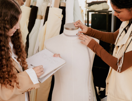 How to Become a Fashion Stylist in 5 Easy Steps